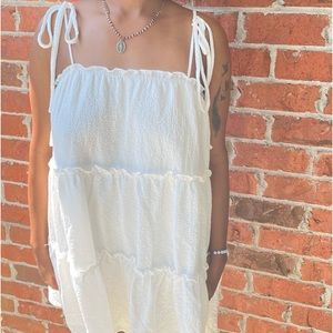 White summer dress. No stains. The straps tie and it’s really comfortable.